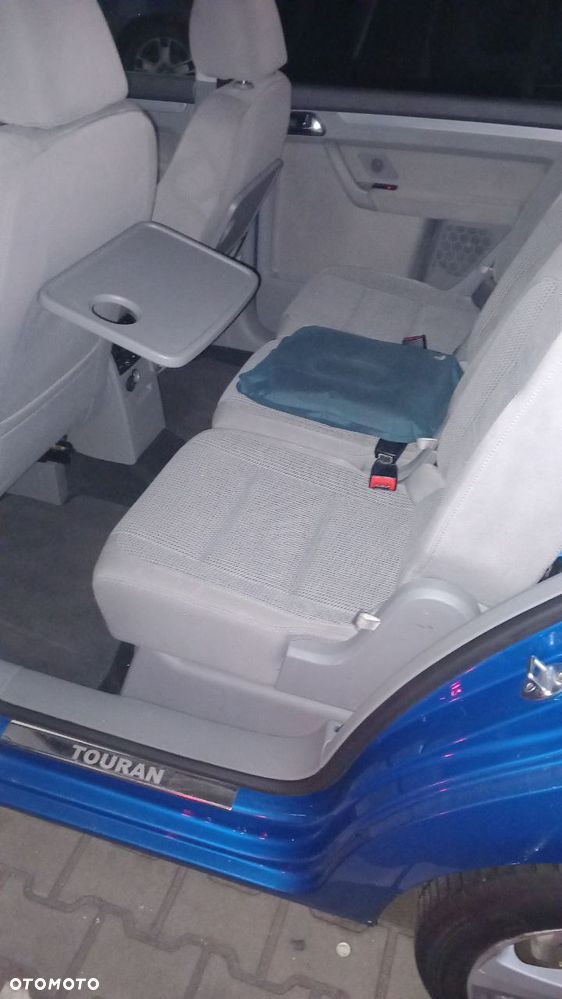 Volkswagen Touran 2.0 TDI Trendline DSG - 12