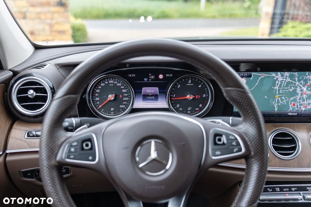 Mercedes-Benz Klasa E 220 d 4-Matic Business Edition 9G-TRONIC - 12