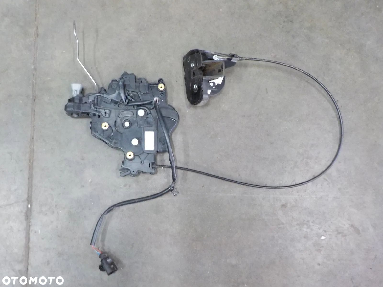 VW T5 ZAMEK DRZWI ODSUWANYCH BOCZNYCH 7H0843654CC - 1