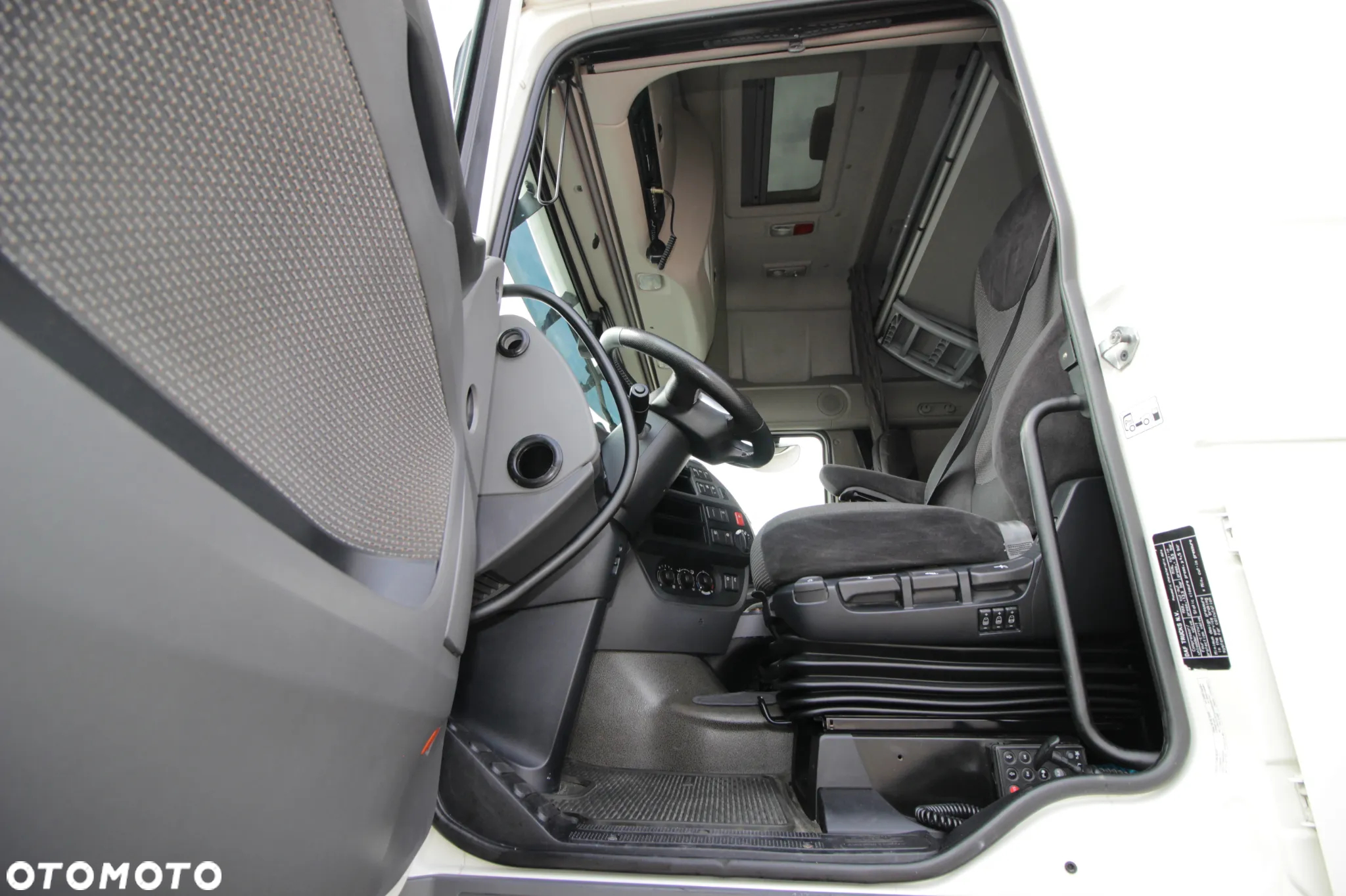 DAF XF 106.460 / SUPER SPACE CAB / AUTOMAT / STANDARD / LODÓWKA /  SUPER STAN - 16