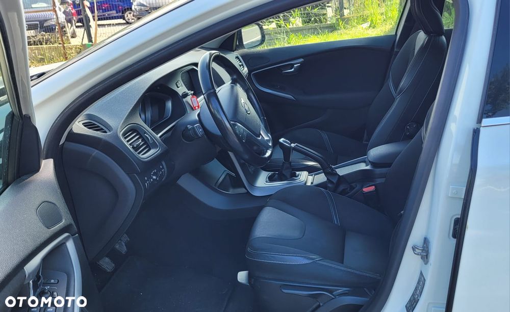 Volvo V40 - 23