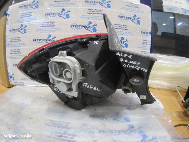 Farol Tras 0050513612 ALFA ROMEO GIULIETTA 2011 1.6 JTDM 105CV 5P PRETO DRT ORIGINAL AL Danificado - 4