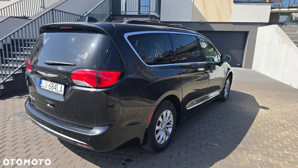 Chrysler Pacifica - 3