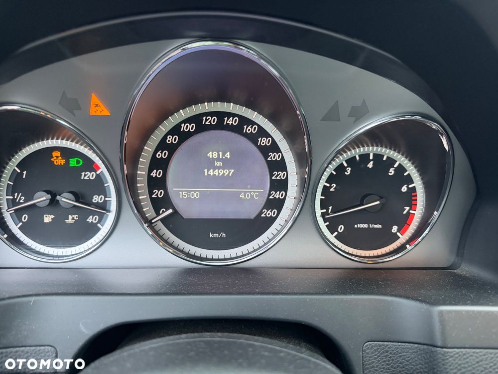 Mercedes-Benz Klasa C 180 CGI BlueEFFICIENCY Avantgarde - 22