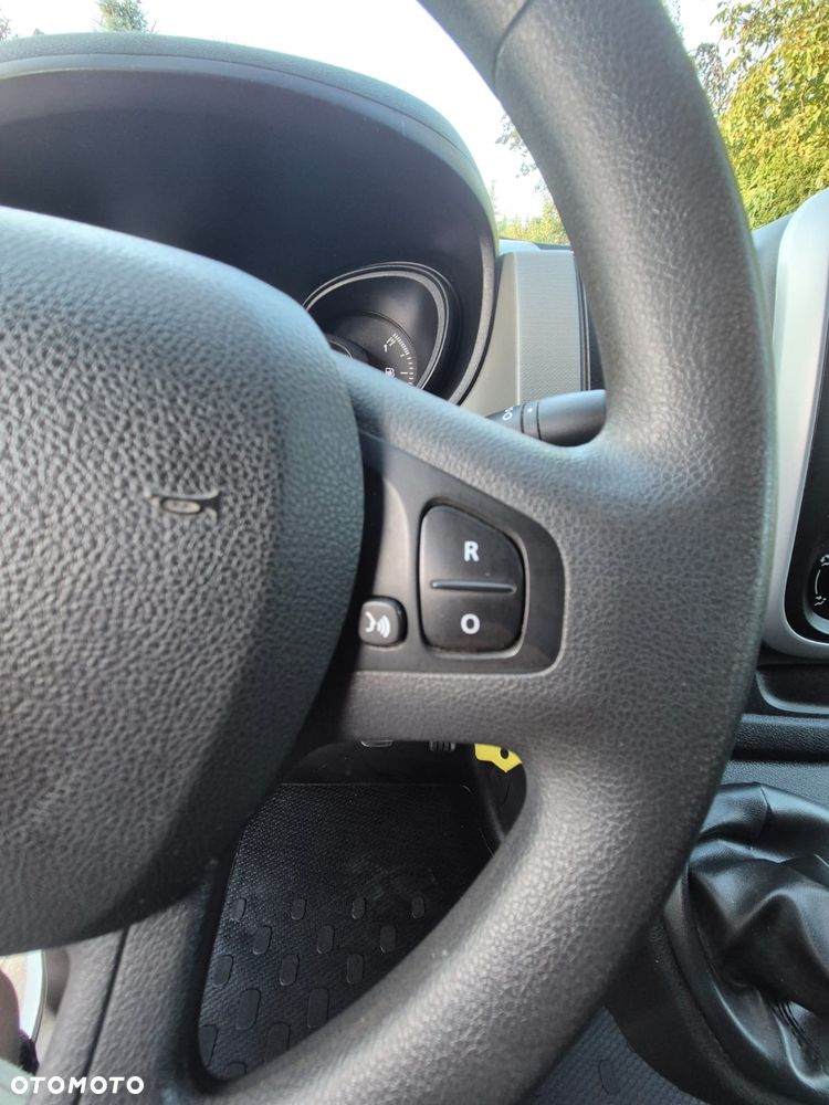 Renault Trafic Long L2 120koni 2017r Navi Klima Super stan - 16