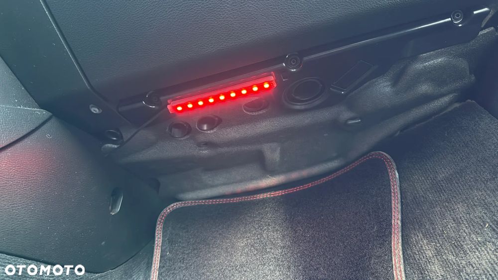 Volkswagen Passat 2.0 FSI Individual - 34