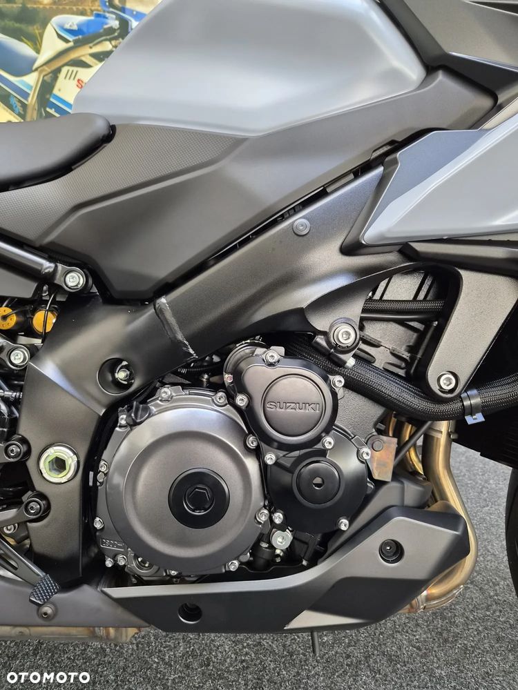 Suzuki GSX 1000 - 14