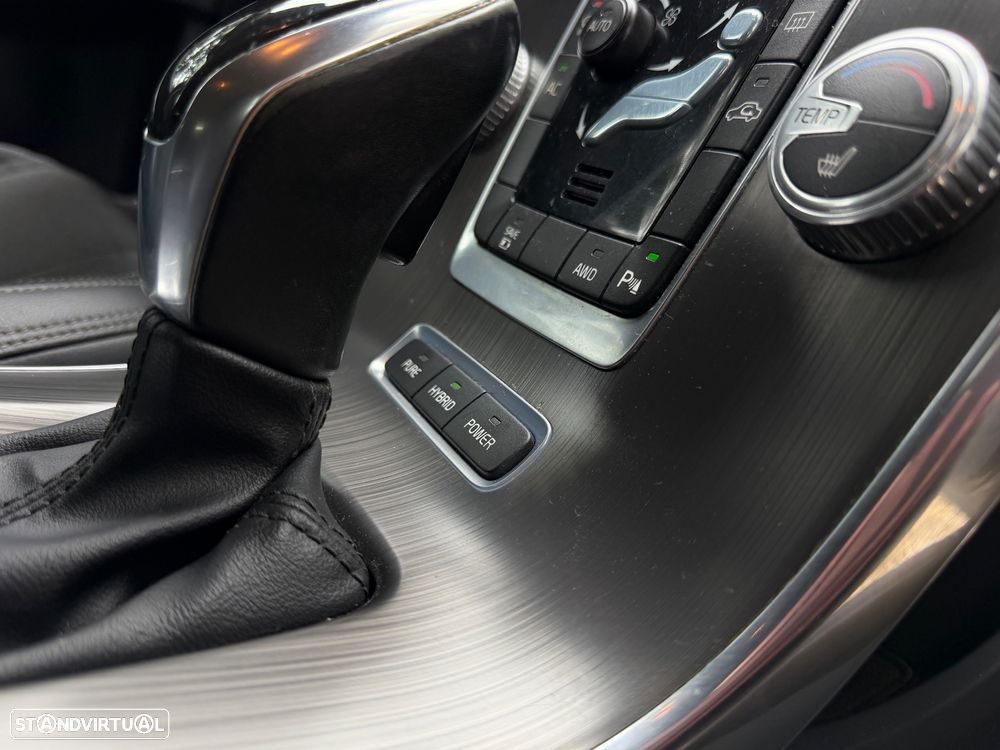 Volvo V60 2.4 D6 R-Design Mom.AWD Phev - 32