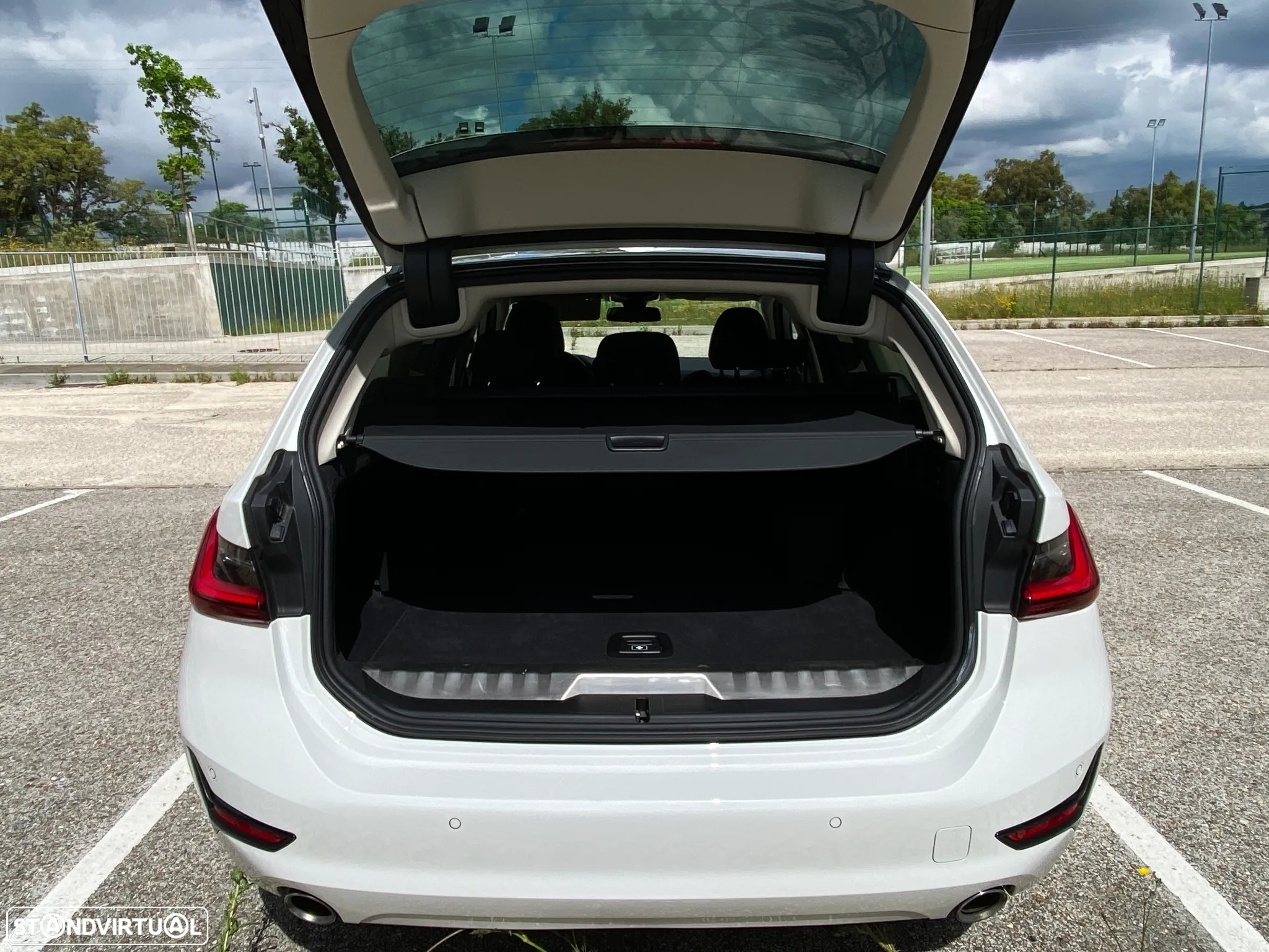 BMW 330 e Touring Auto - 23