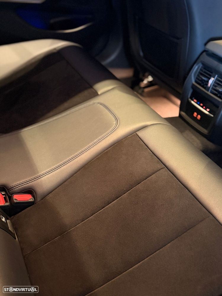 BMW 320 d Touring Pack Desportivo M Auto - 41