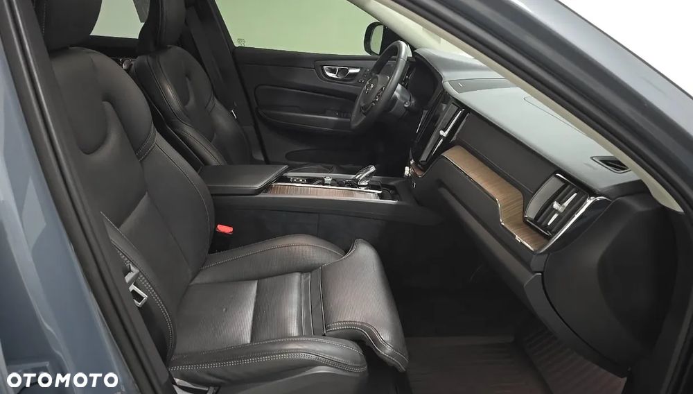 Volvo XC 60 B5 B AWD Ultimate Dark - 11