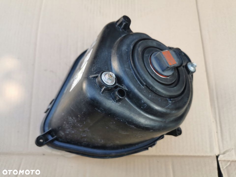 REFLEKTOR LAMPA prawa przód DERBI GPR 50/125 - 4