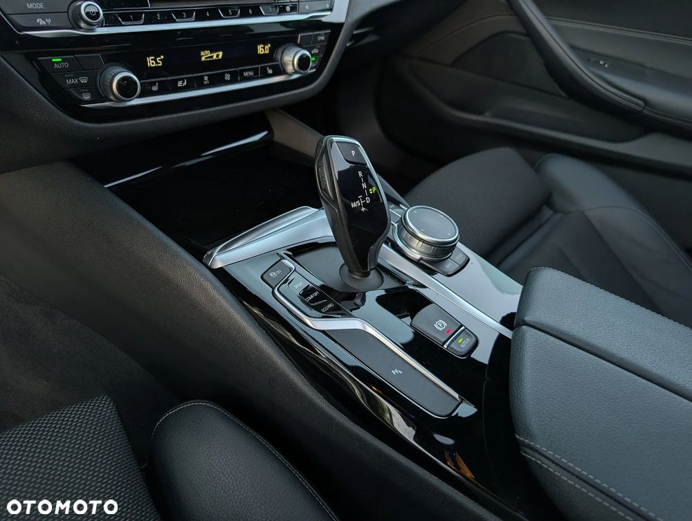 BMW Seria 5 520d Sport Line - 16