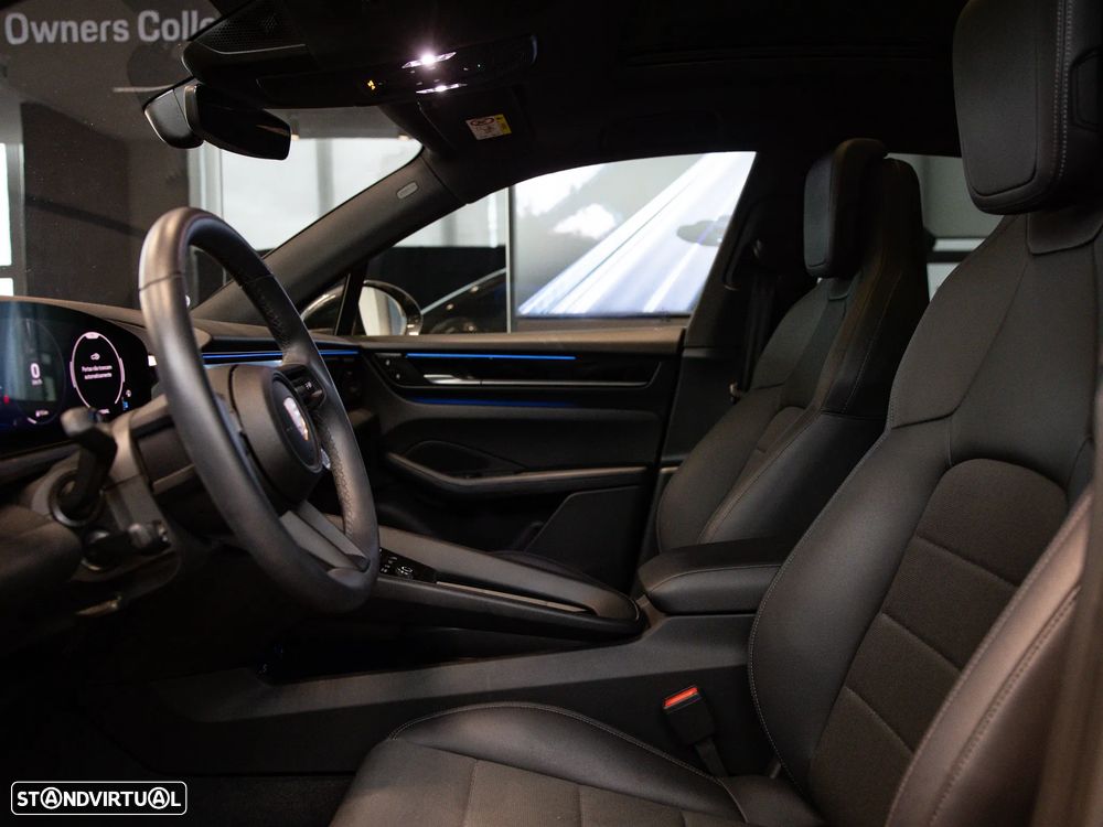 Porsche Macan Electric 4 - 21