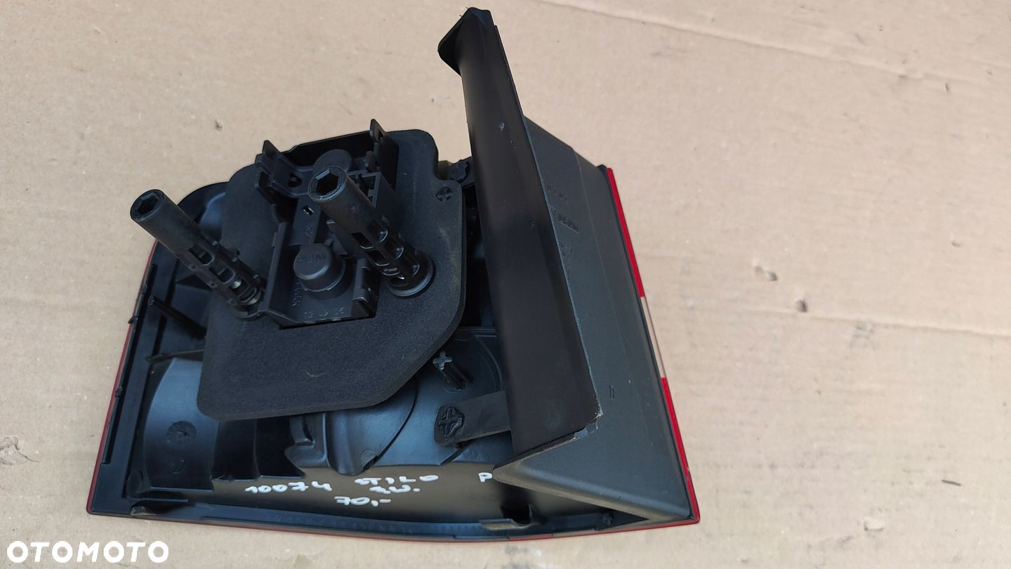 Fiat Stilo SW kombi lampa tylna prawa.Kompletna - 10