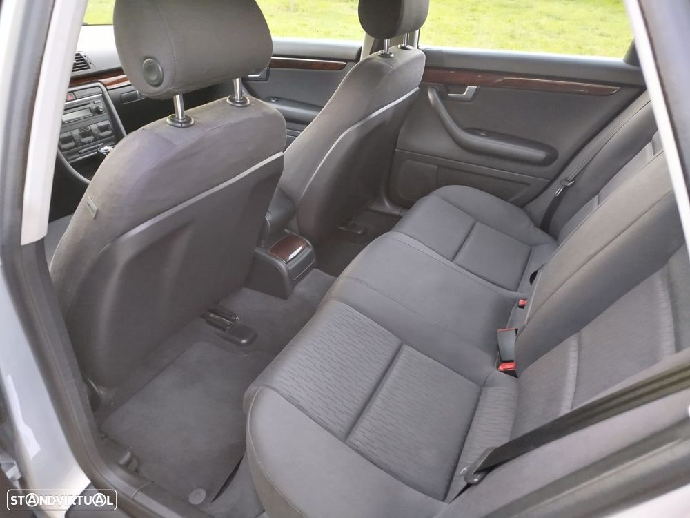 Audi A4 Avant 2.0 TDI Advance - 7