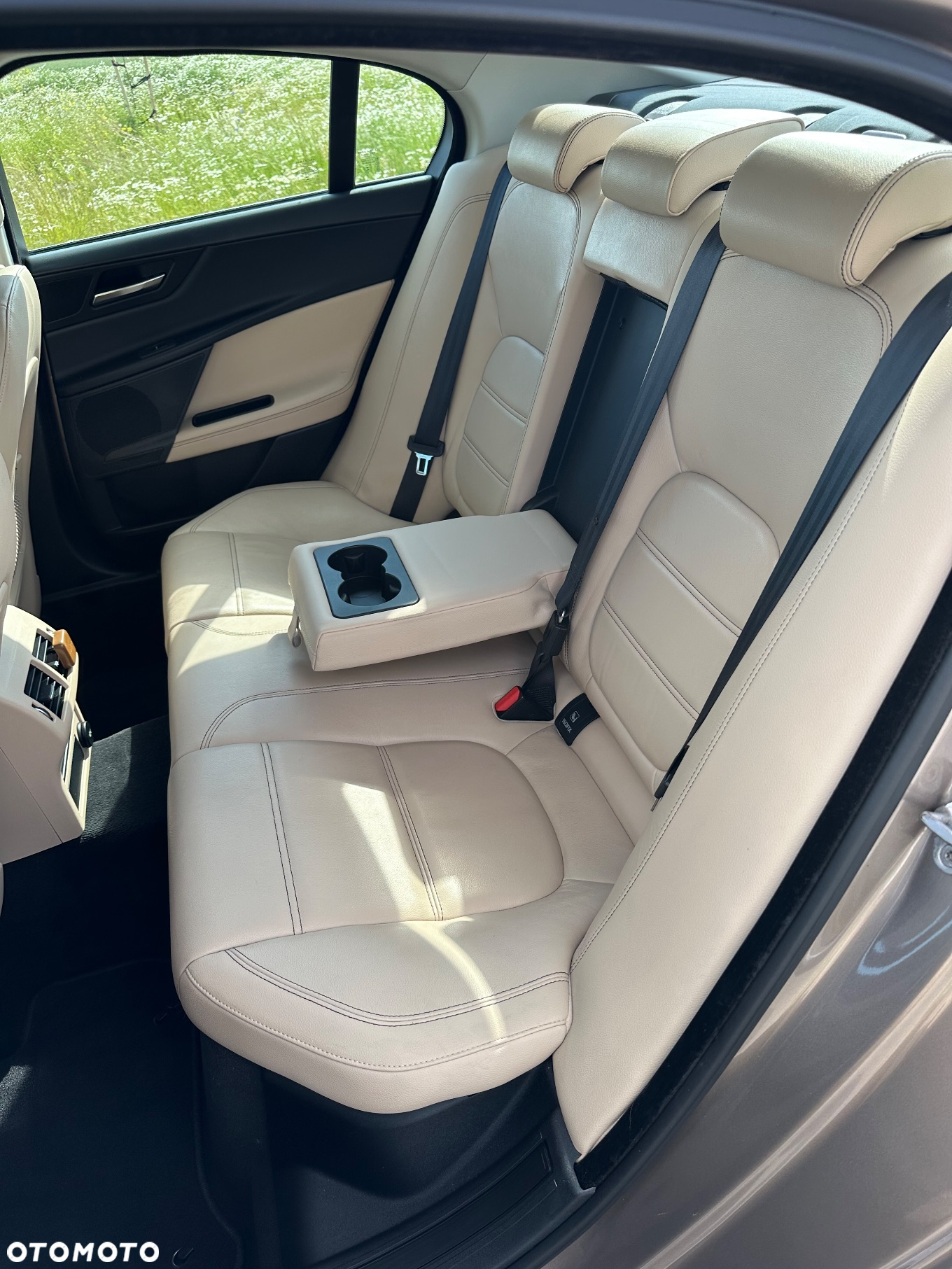 Jaguar XE 2.0 D Prestige - 23