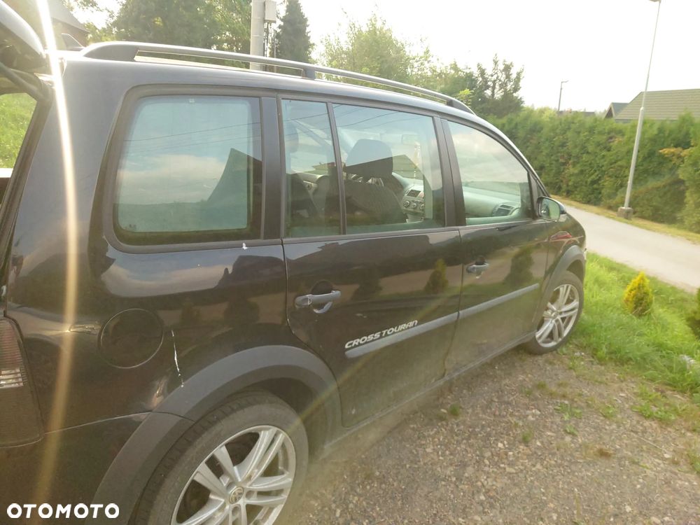 Volkswagen Touran 1.9 TDI DPF Cross DSG - 9