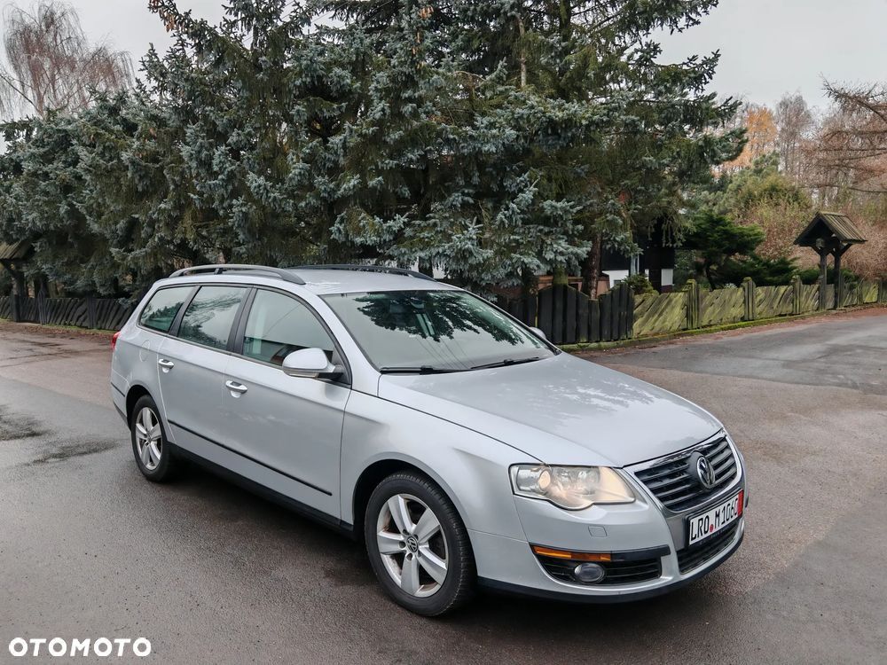 Volkswagen Passat - 1