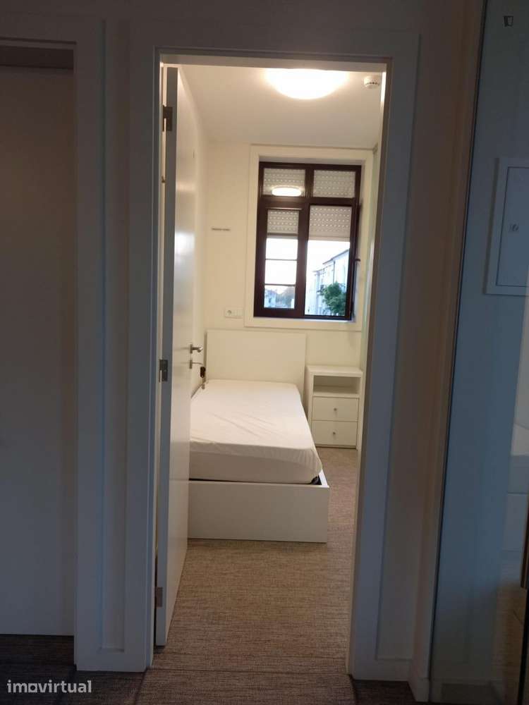 Quarto - localizado em Paranhos Porto - Grande imagem: 3/29