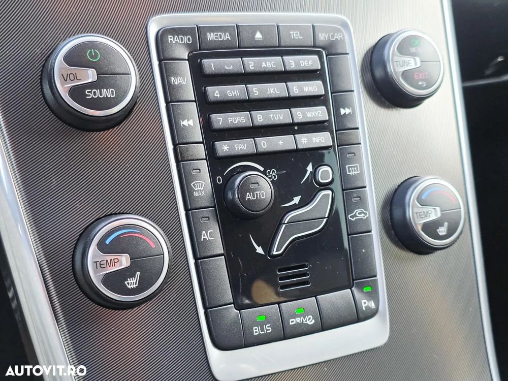 Volvo XC 60 DRIVe R Design - 22