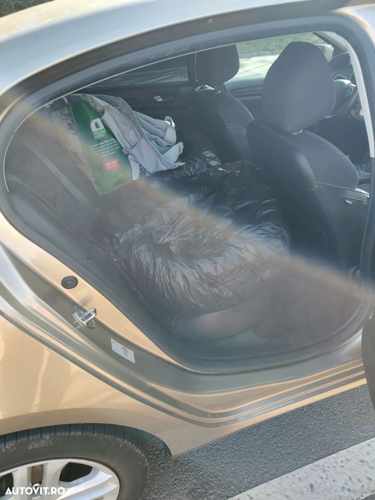 Renault Megane Estate TCe GPF Zen - 12