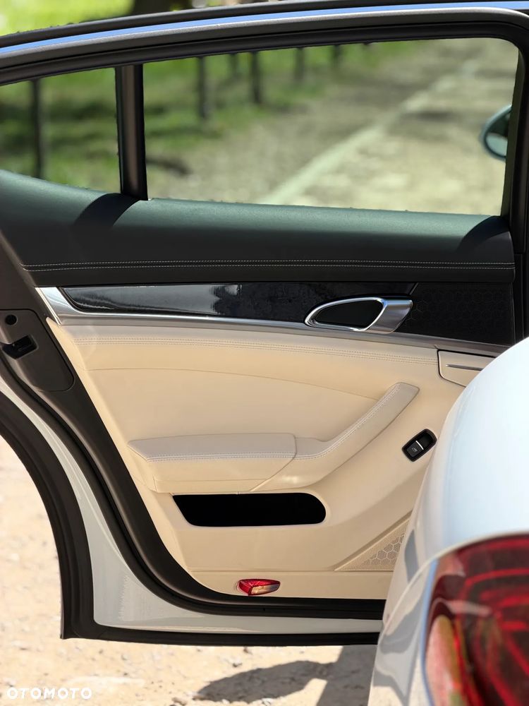 Porsche Panamera 4S - 12
