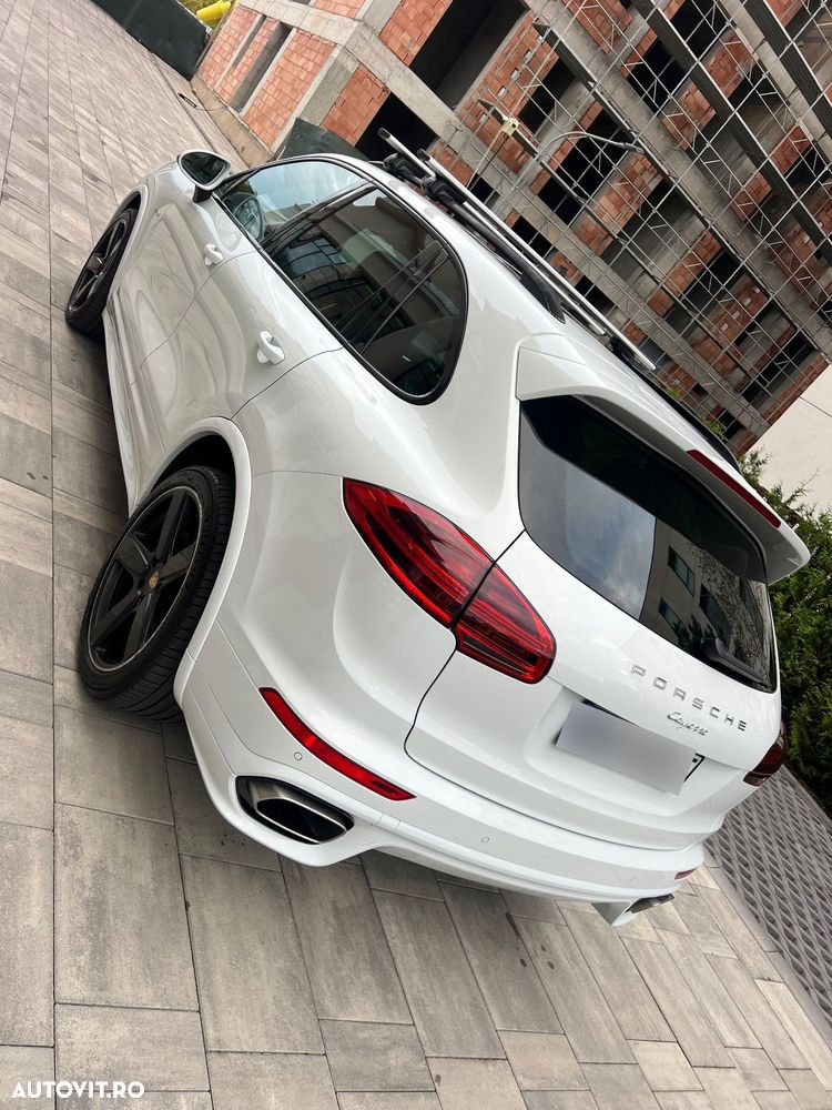 Porsche Cayenne 3.0 L - 4