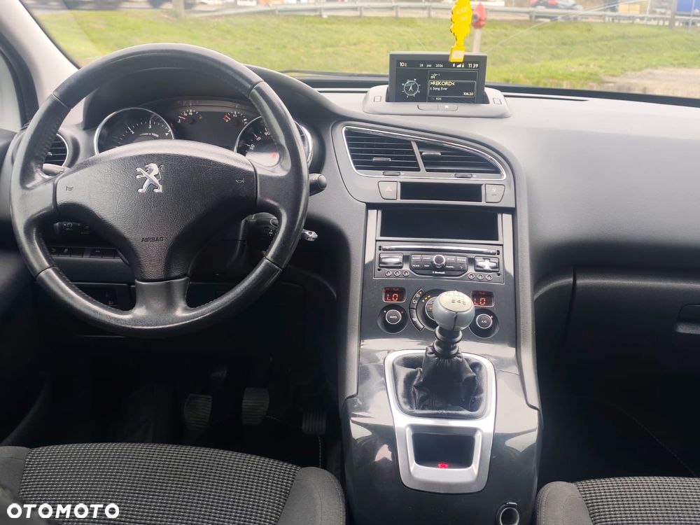 Peugeot 5008 2015 photo 5