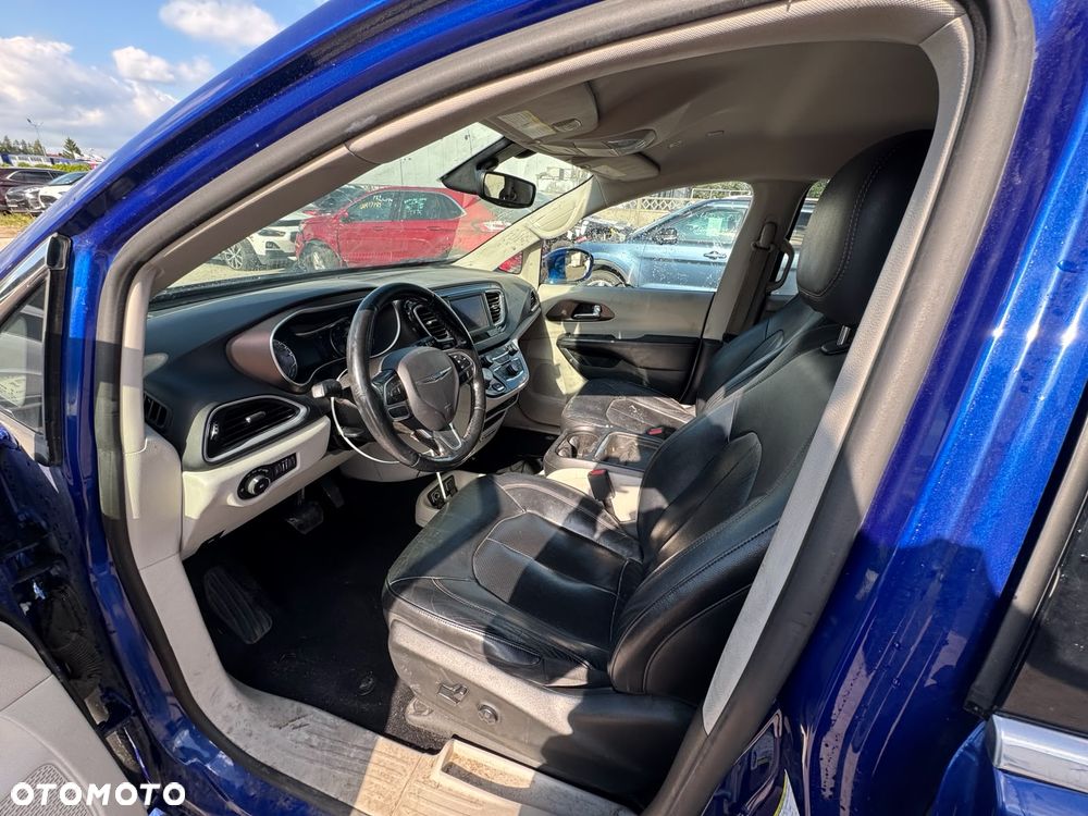 Chrysler Pacifica - 10