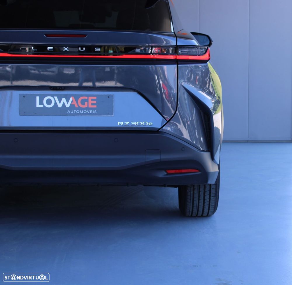Lexus rz-300e Premium - 13