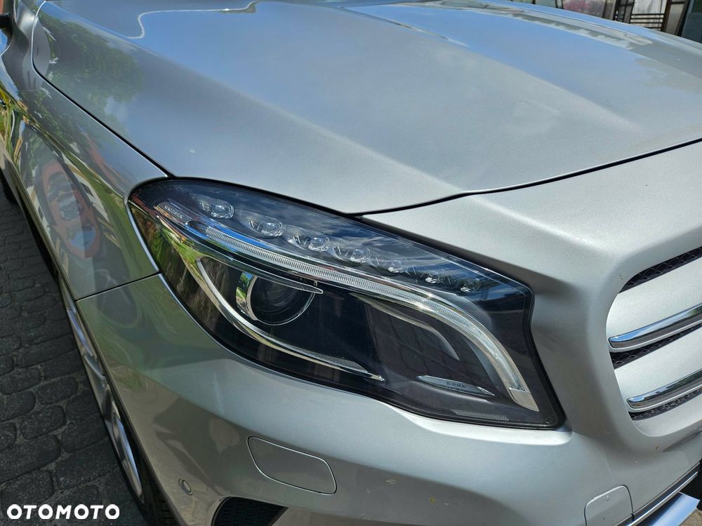 Mercedes-Benz GLA 200 7G-DCT Urban - 10