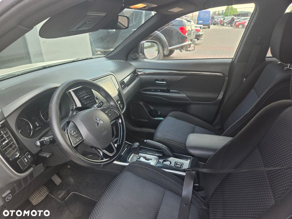Mitsubishi Outlander - 13