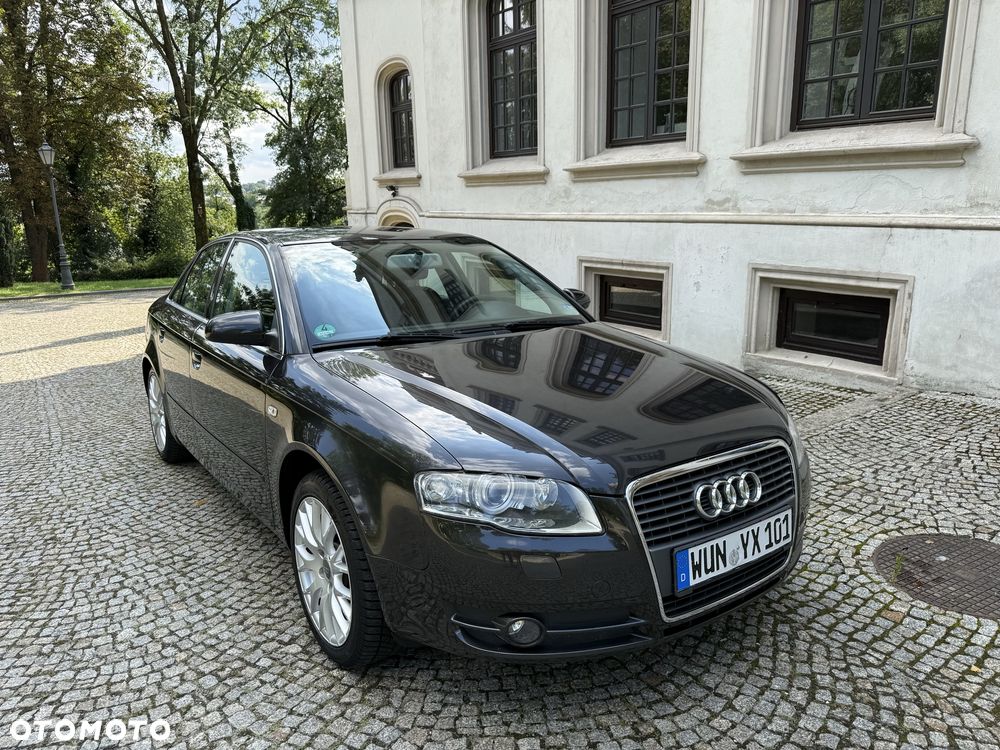 Audi A4 Limousine - 1