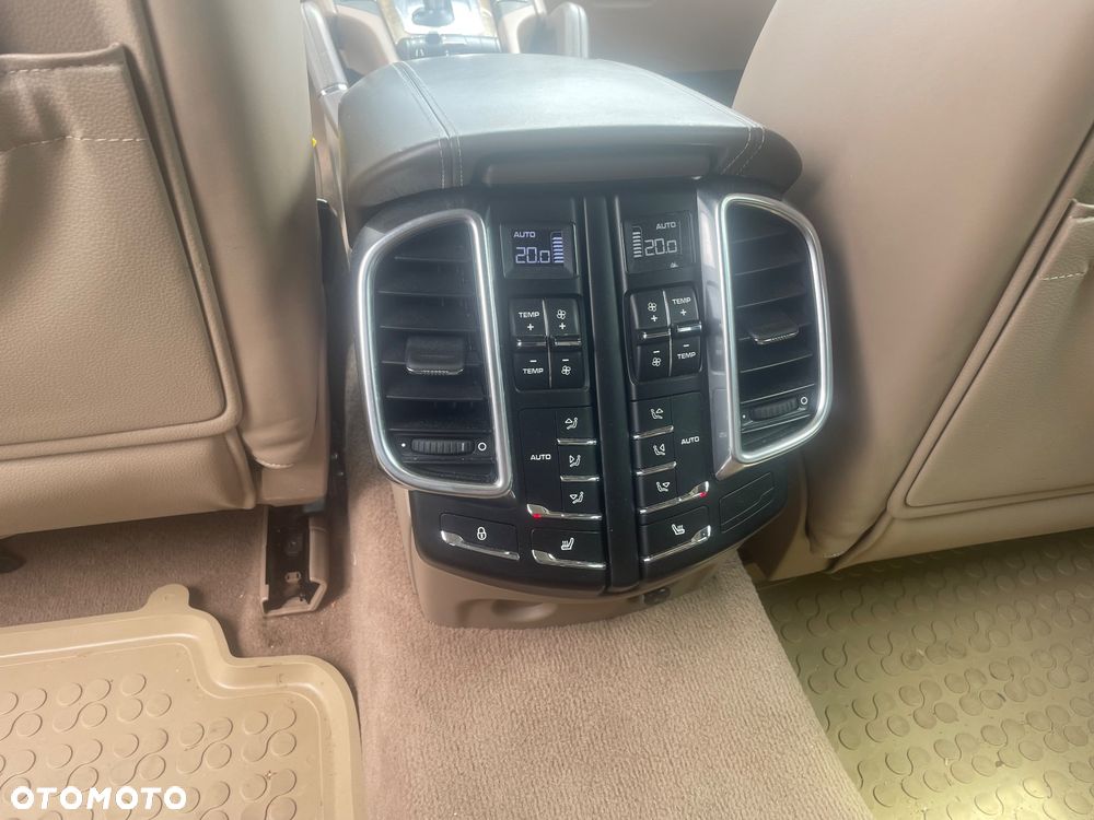 Porsche Cayenne Platinum Edition - 13