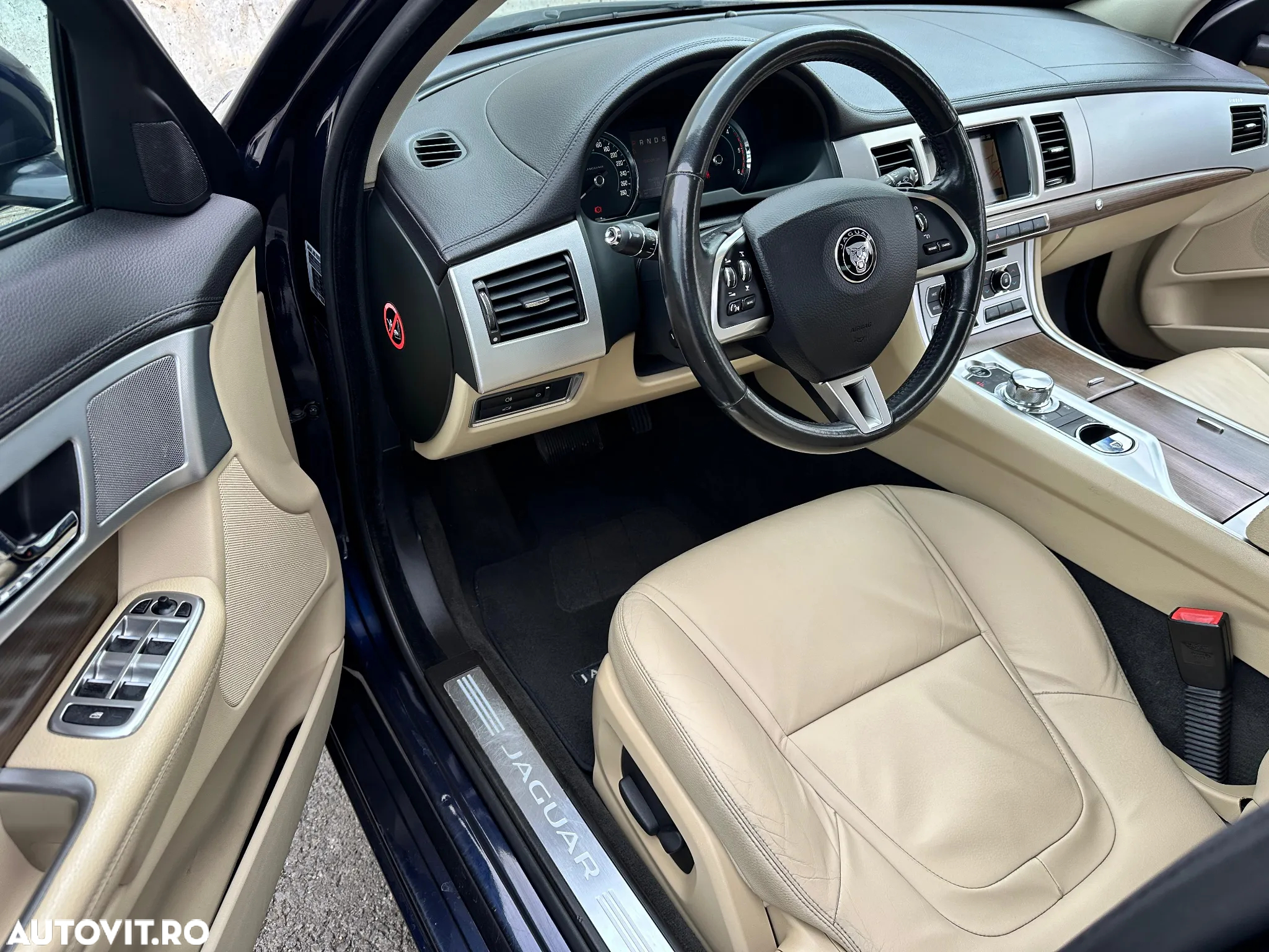 Jaguar XF 2.2D - 23