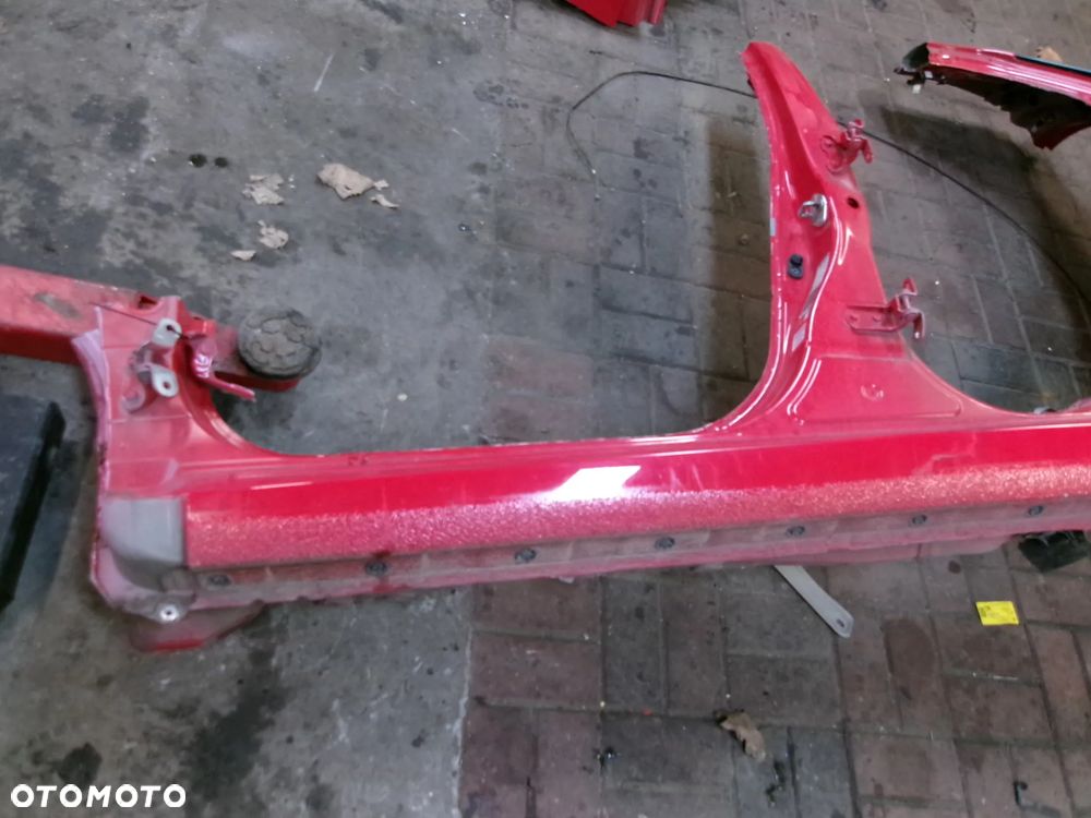 PRÓG SŁUPEK Z PROGIEM TOYOTA AYGO II - 2