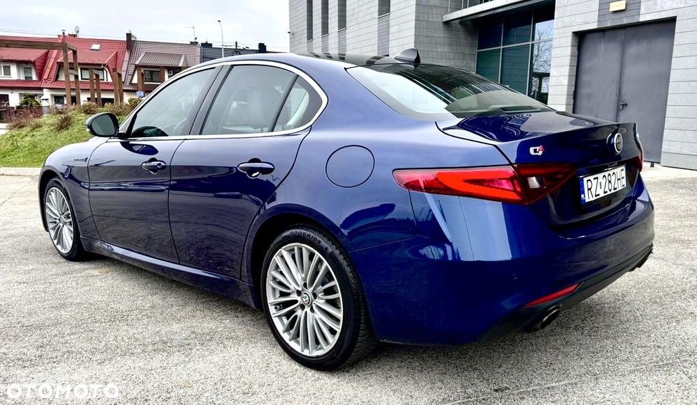 Alfa Romeo Giulia 2.0 Turbo 16V AT8-Q4 Veloce Ti - 10