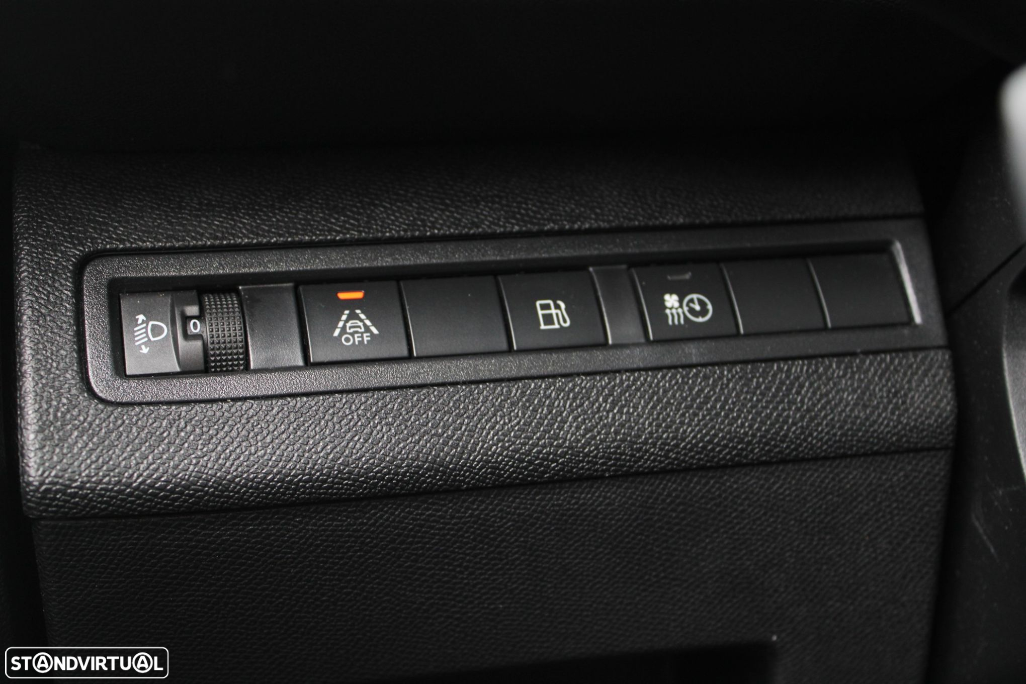 Peugeot 3008 1.6 Hybrid Allure e-EAT8 - 32