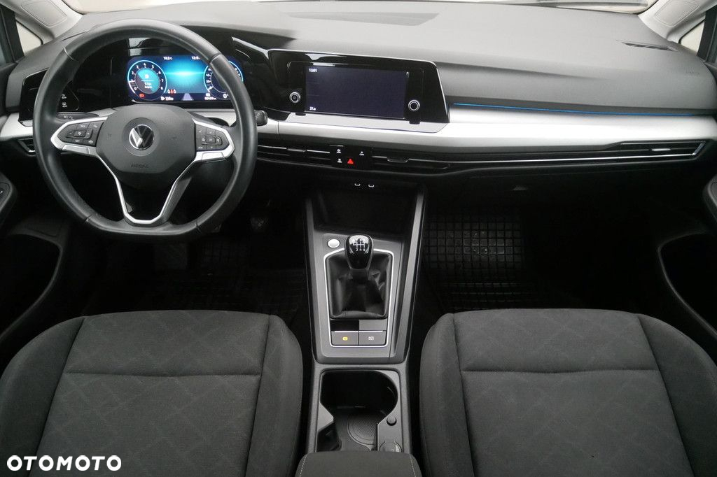 Volkswagen Golf - 8