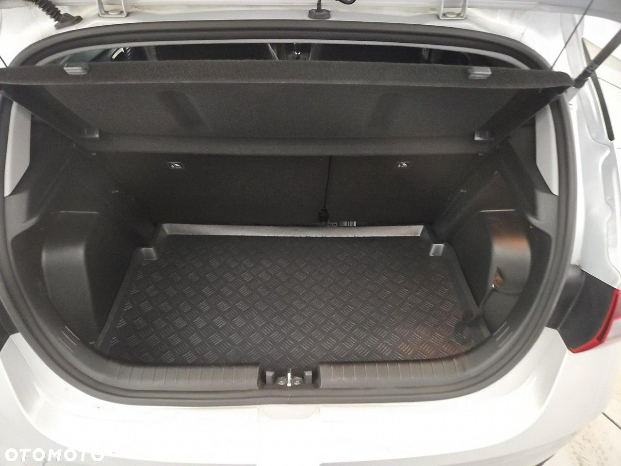 Hyundai i20 - 24