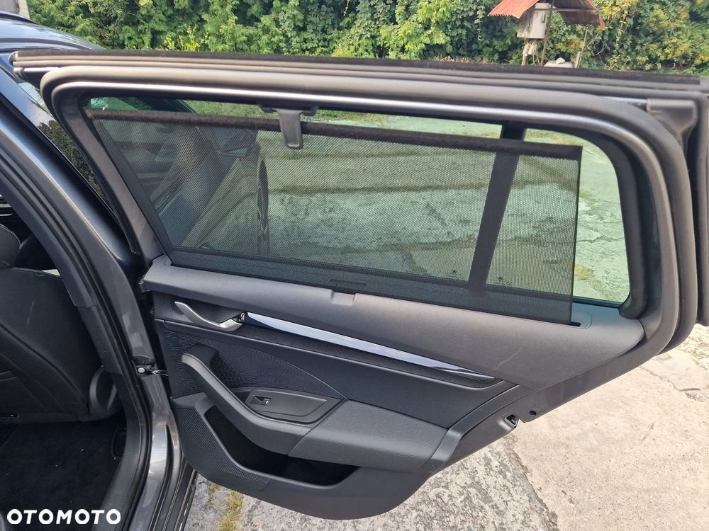 Skoda Octavia Combi 2.0 TDI DSG Sportline - 22
