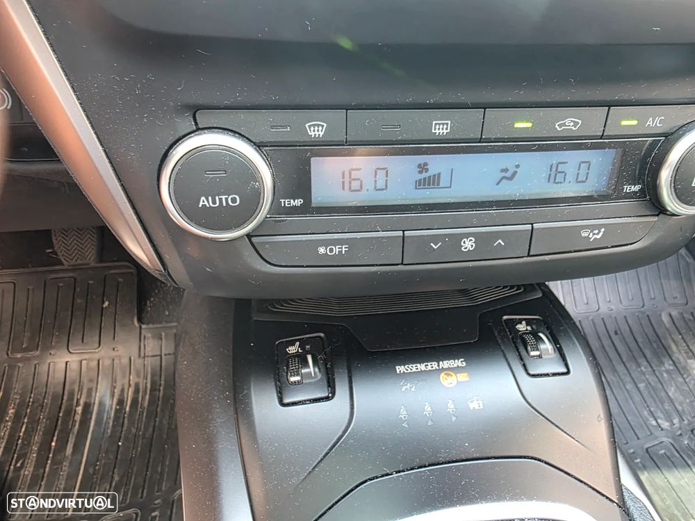 Toyota Avensis SW — fotografia 18