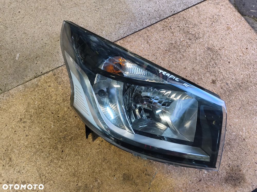 LAMPA PRZÓD PRZEDNIA PRAWA 260105469R RENAULT TRAFIC III - 1
