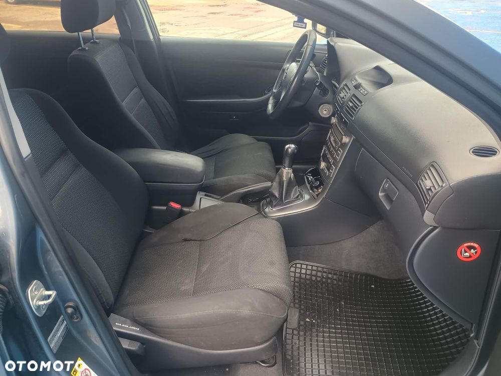 Toyota Avensis - 7