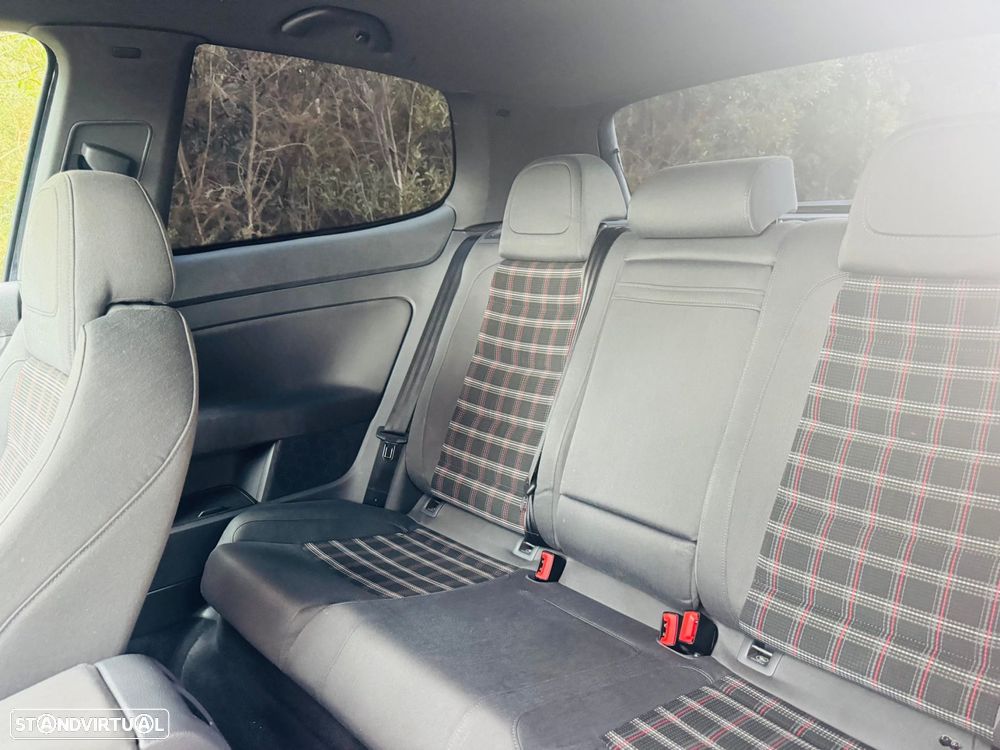 VW Golf 2.0 GTi - 31