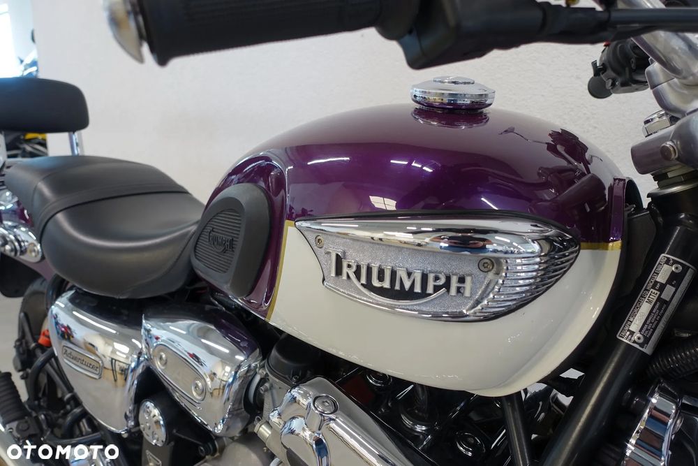Triumph Adventurer - 3