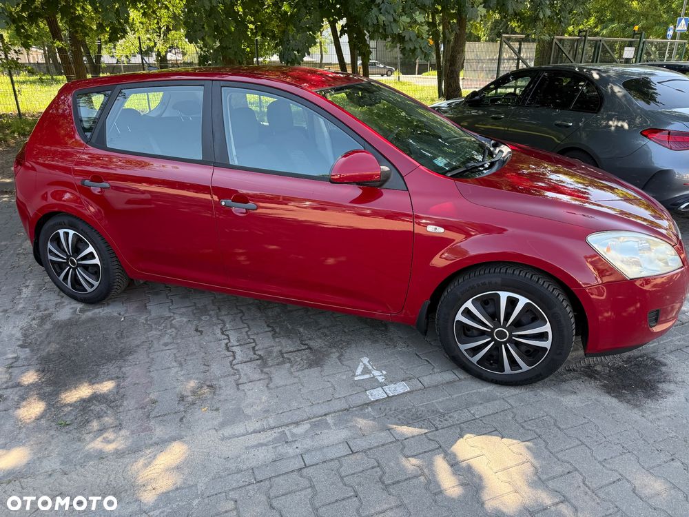 Kia Ceed 2007 photo 4