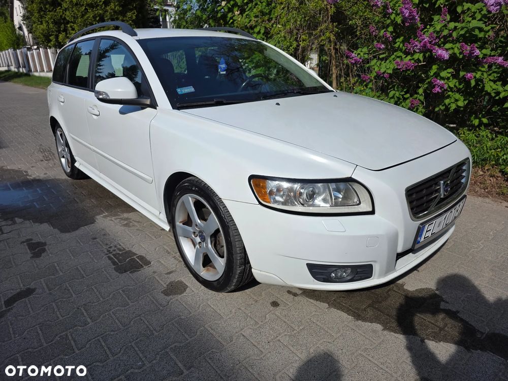 Volvo V50 D2 R-Design - 4