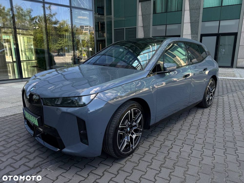 BMW iX - 4